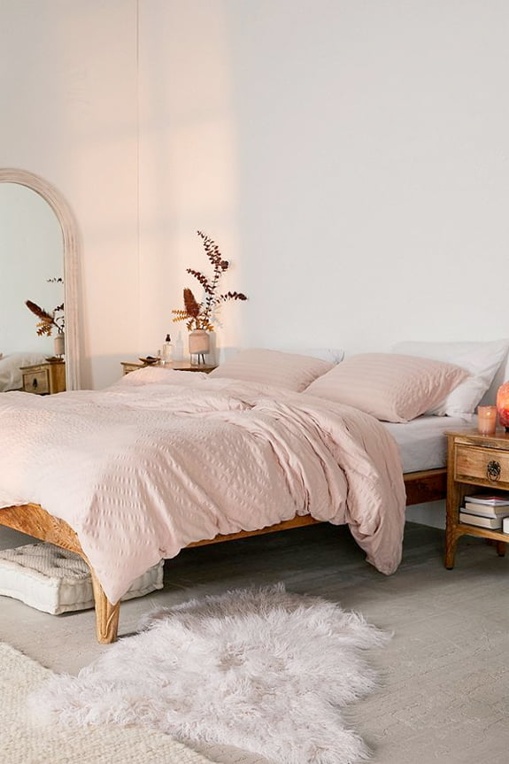 What Colors Go With Blushing Bedding?