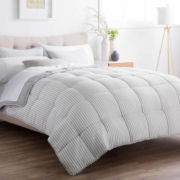 What is an Oversize Queen Comforter?